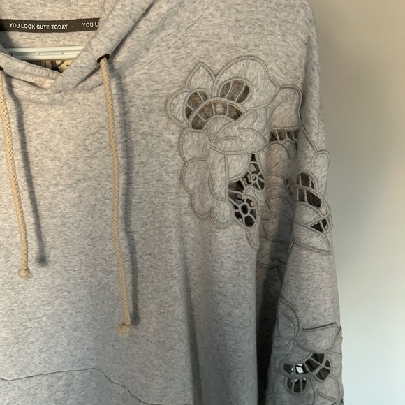 AMPERSAND AVE Gray Hoodie with Floral Accents - Picture 3 of 6